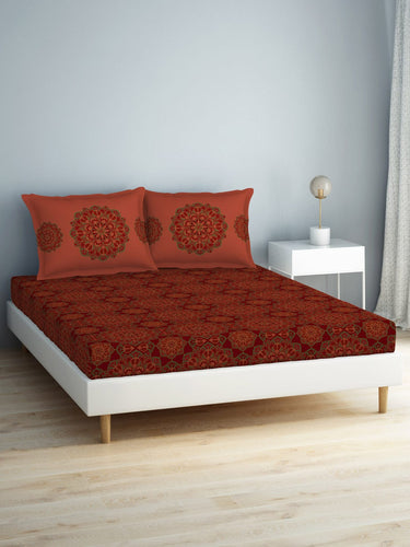 https://cdn.shopify.com/s/files/1/1857/6931/products/fd31f3ed-0237-4dc4-851a-7268f1765be11698474401987-SPACES-Aurum-Red-Ethnic-Motifs-Pure-Cotton-140-TC-Queen-Beds-1.jpg?v=1703239358